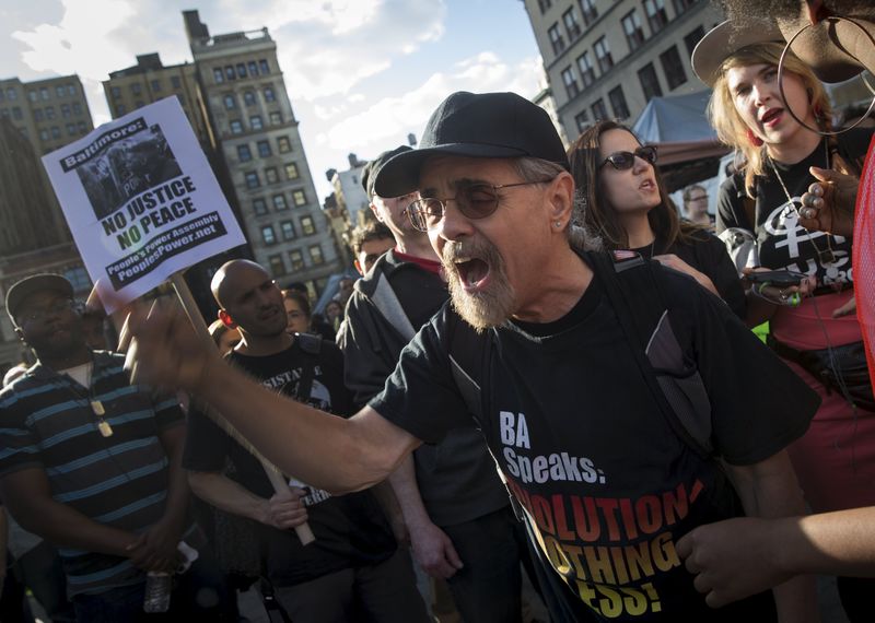 © Reuters. Manifestantes protestam em Manhattan pedindo justiça racial