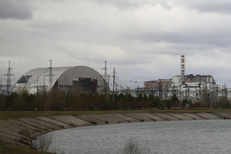 © Reuters. Vista geral da nova estrutura de proteção na usina nuclear de Chernobyl