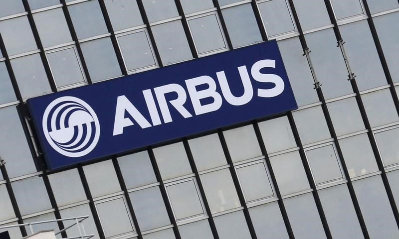 © Reuters. Логотип Airbus Group на штаб-квартире в Тулузе