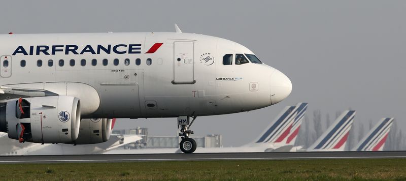 © Reuters. Air France-KLM reduce su pérdida operativa en el primer trimestre
