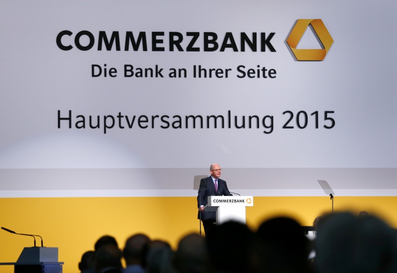 © Reuters. COMMERZBANK ENVISAGE DE VERSER SON PREMIER DIVIDENDE DEPUIS 2007