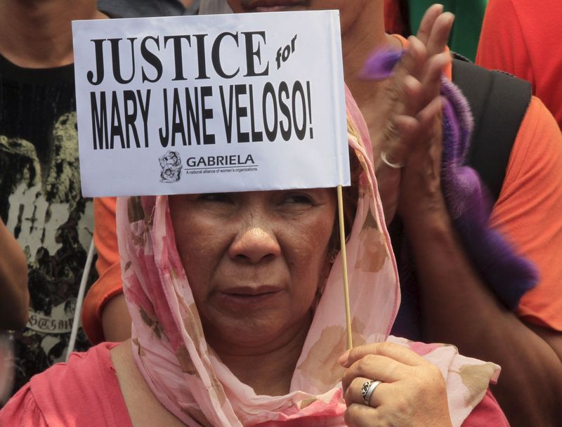 © Reuters. Manifestante pede justiça para Mary Jane Veloso em protesto em Manila