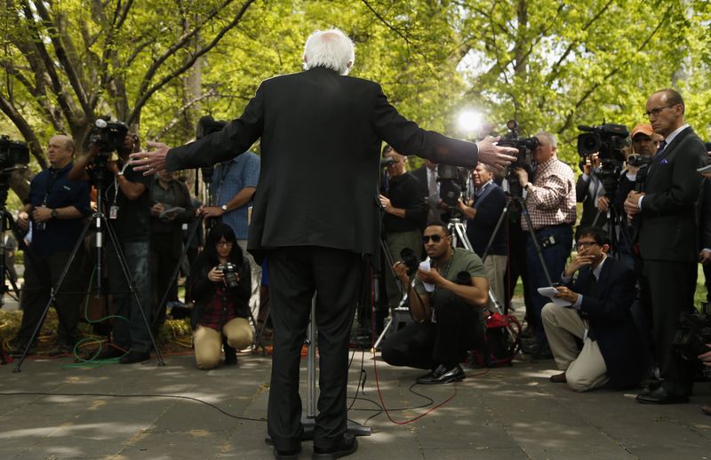 © Reuters. U.S. Senator Sanders holds news conference after announcing his candidacy for the 2016 Democratic presidential nomination, on Capitol Hill in Washington