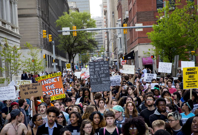 © Reuters. Manifestantes protestam em Baltimore