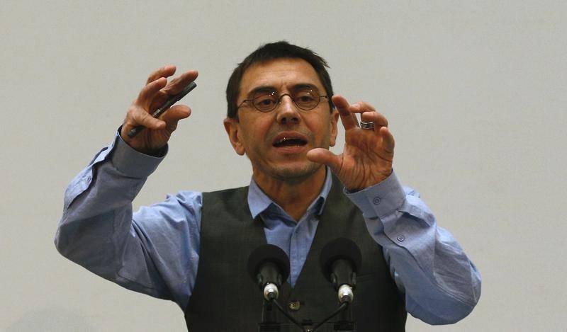 © Reuters. Monedero gestures during a news conference in Madrid