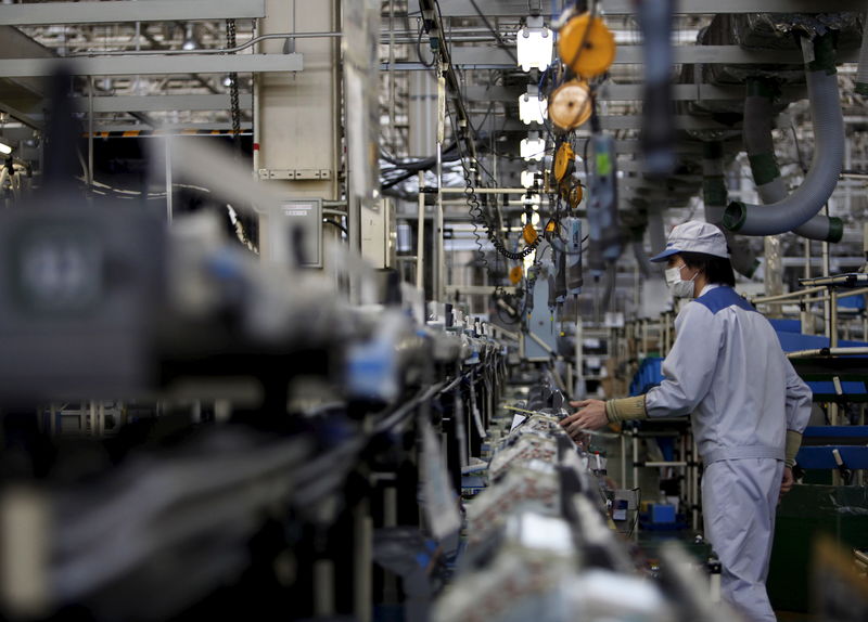 © Reuters. نشاط المصانع في اليابان ينكمش للمرة الاولى في عام تقريبا