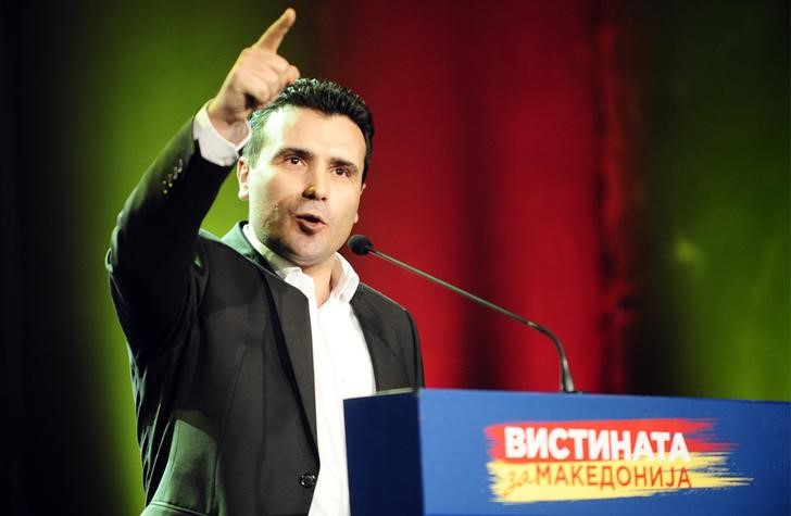 © Reuters. Macedonia's chief opposition leader Zoran Zaev talks to the media and supporters during a public gathering in Skopje