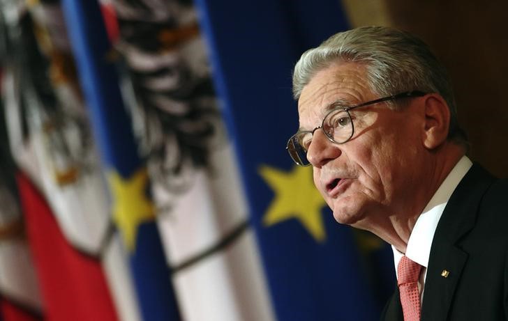 © Reuters. German President Gauck delivers a speech during an official celebration commemorating the 70th anniversary of the re-establishment of the Republic of Austria in Vienna