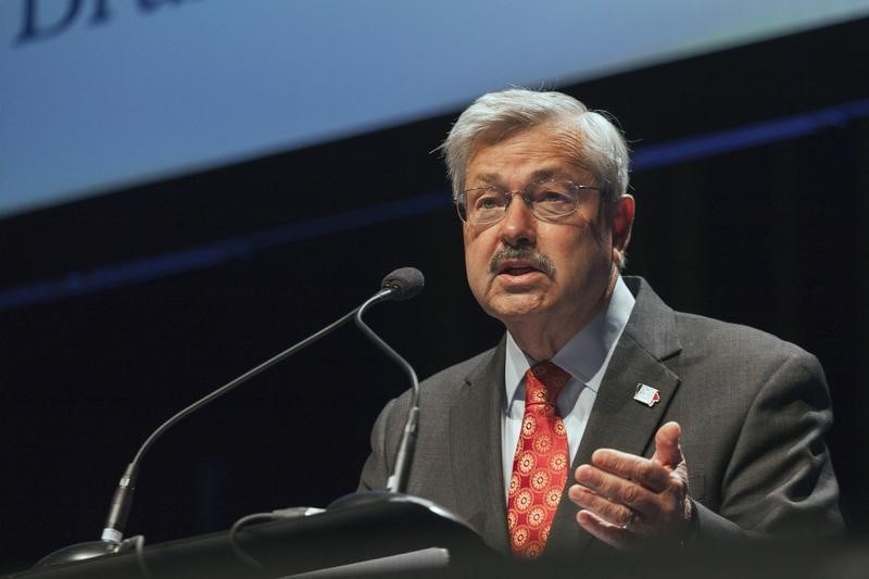 © Reuters. Iowa Governor Branstad speaks at the Family Leadership Summit in Ames