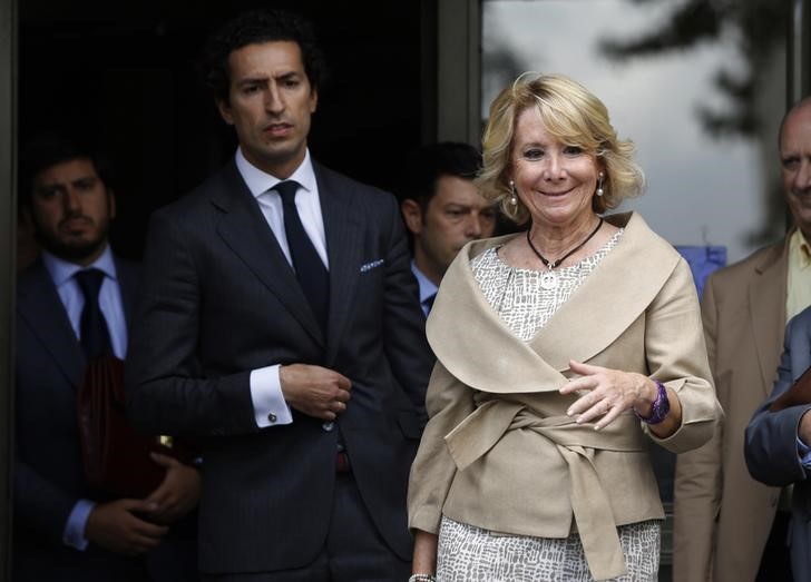 © Reuters. El PP madrileño resiste en las encuestas pero necesitaría pactos