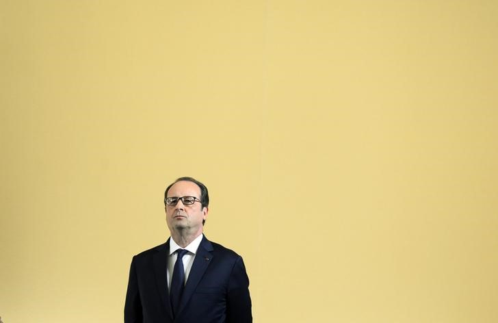 © Reuters. French President Francois Hollande is seen before speaking at the traditional "Lily of the valley" celebration at the Elysee Palace in Paris