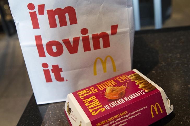 © Reuters. A McDonald's 10 piece chicken McNuggets box is photographed at the Times Square location in New York