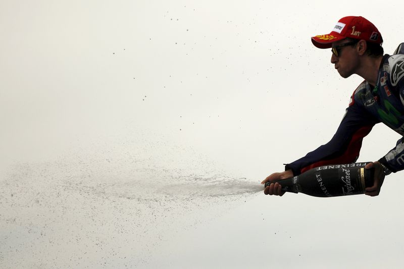 © Reuters. Yamaha MotoGP rider Jorge Lorenzo of Spain sprays champagne on the podium after winning the Spanish Grand Prix in Jerez de la Frontera