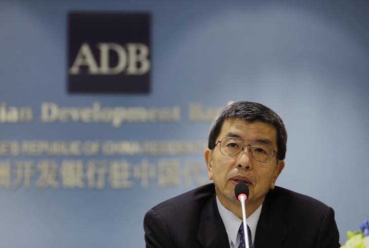 © Reuters. ADB President Takehiko Nakao speaks at a news conference in Beijing