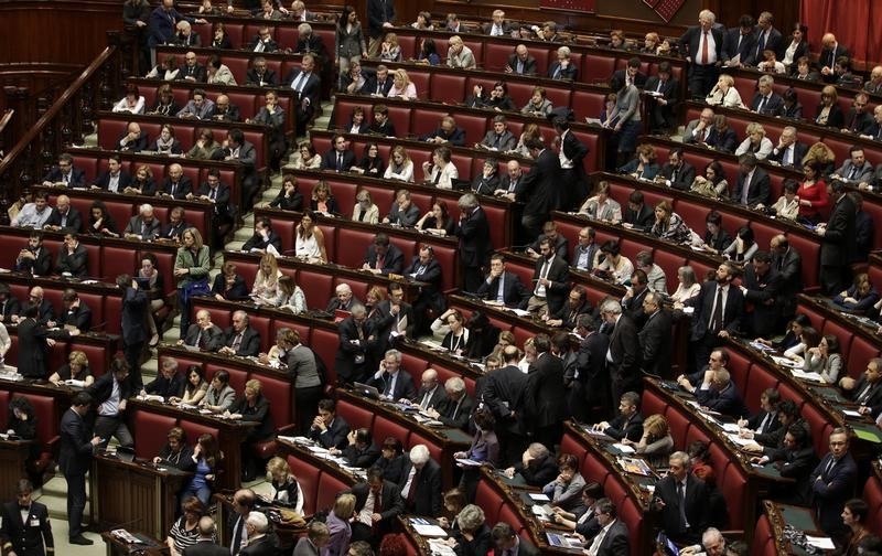 © Reuters. Democratic Party members sit at the end of the second day of the presidential election, in the lower house of the parliament in Rome