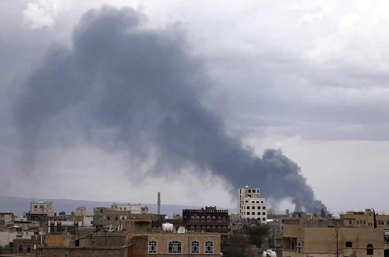 © Reuters. Smoke billows after an air strike hit the international airport of Yemen's capital Sanaa