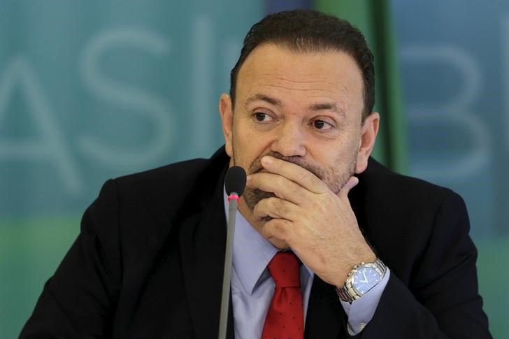 © Reuters. Ministro-chefe da Secretaria de Comunicação Social da Presidência, Edinho Silva, durante entrevista coletiva no Palácio do Planalto, em Brasília