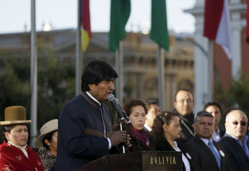 © Reuters. Presidente da Bolívia, Evo Morales, discursa durante cerimônia em praça de La Paz