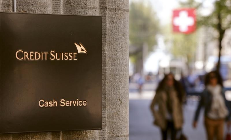 © Reuters. The company's logo is seen in front of a branch office of Swiss bank Credit Suisse in Zurich