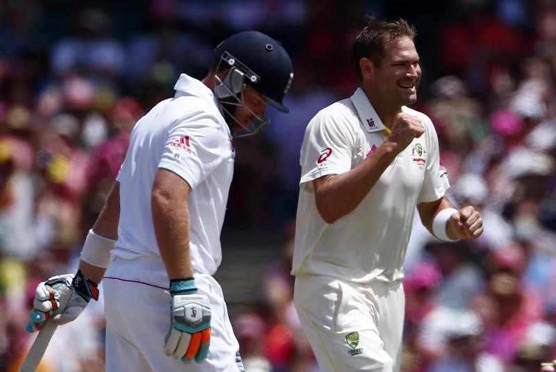 © Reuters. Australia's Harris celebrates after taking the wicket of England's Bell during the third day of the fifth Ashes cricket test at the Sydney cricket ground