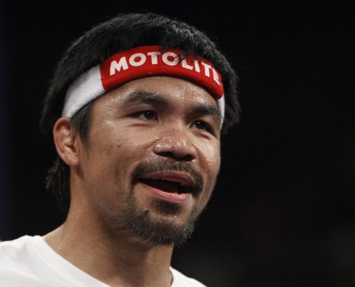 © Reuters. Pacquiao of the Philippines enters the ring for his WBC, WBA and WBO welterweight title unification fight against against Mayweather, Jr. of the U.S. in Las Vegas 