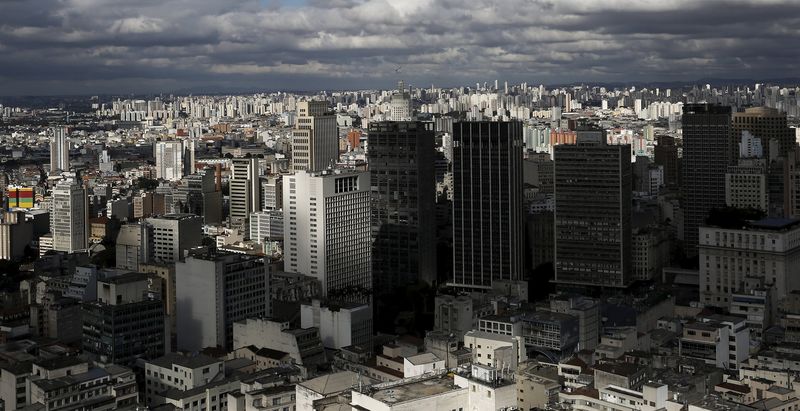 © Reuters. Vista aérea de prédios na cidade de São Paulo