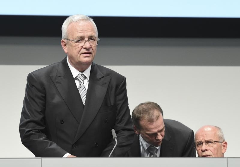 © Reuters. Volkswagen Chief Executive Winterkorn stands next to interim chairman Huber, former boss of the IG Metall labour union, at the Volkswagen annual shareholder meeting in Hanover