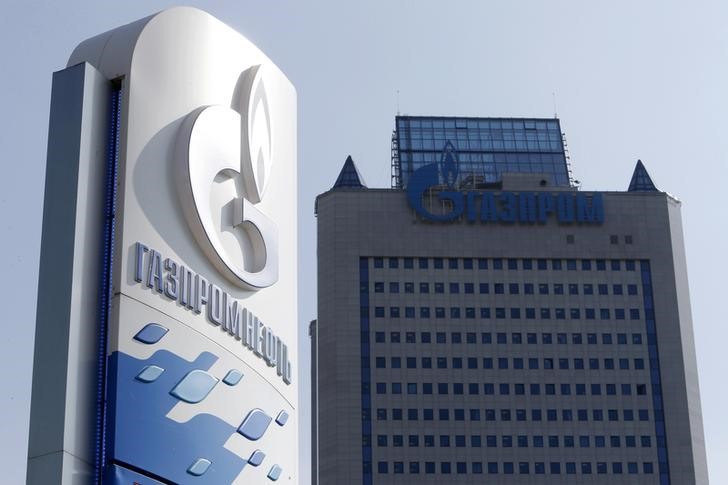 © Reuters. АЗС Газпромнефти у штаб-квартиры Газпрома в Москве 