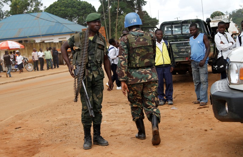 © Reuters. مقتل تنزانيين من قوات الأمم المتحدة لحفظ السلام في الكونجو
