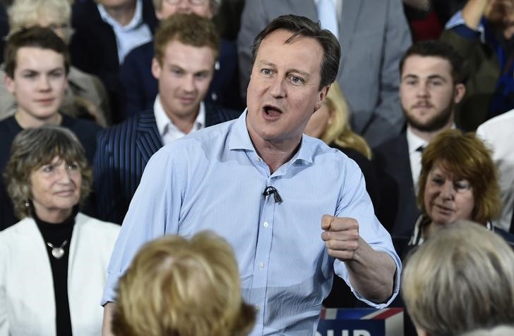 © Reuters. Primeiro-ministro britânico David Cameron durante campanha em St Ives