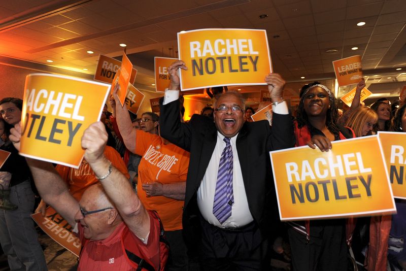 © Reuters. NDP supporters cheer as election results come in during festivities at the election headquarters in Edmonton