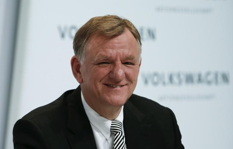 © Reuters. Volkswagen Member of the Board of Management Renschler smiles during the annual news conference of Volkswagen in Berlin