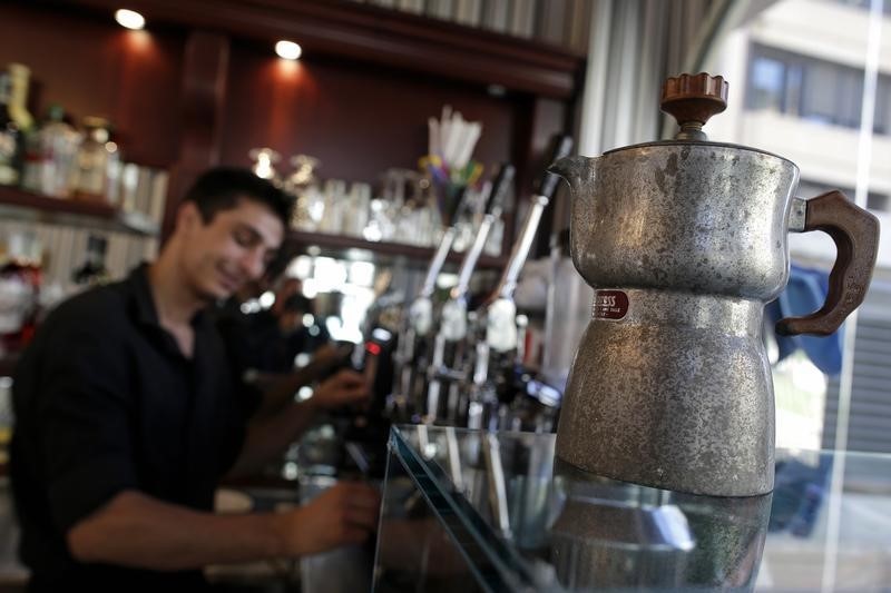 © Reuters. An old Moka machine is displayed in a cafe in downtown Rome