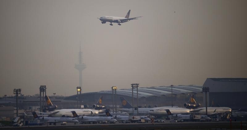 © Reuters. اياتا يتوقع تراجع الطلب العالمي على السفر بالطائرات في الربع/2