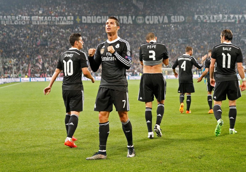 © Reuters. El Real Madrid encabeza la lista de Forbes de equipos más valiosos del mundo