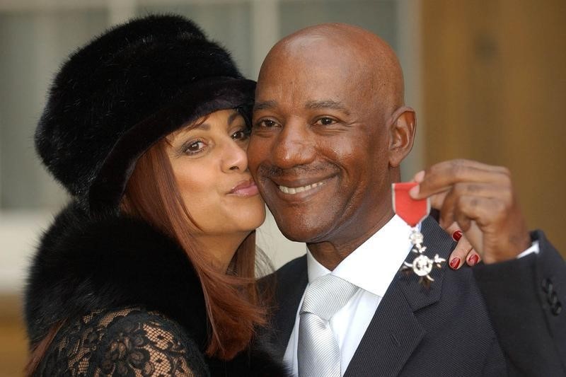 © Reuters. HOT CHOCOLATE SINGER BROWN POSES WITH HIS MBE AT BUCKINGHAM PALACE IN
LONDON.