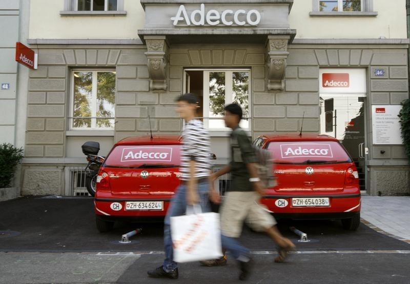 © Reuters. RÉSULTATS TRIMESTRIELS D'ADECCO MEILLEURS QUE PRÉVU ET REMANIEMENT SURPRISE