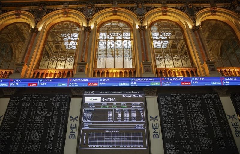 © Reuters. El Ibex abre con baja tras descenso Wall Street, OHL cae 7% 
