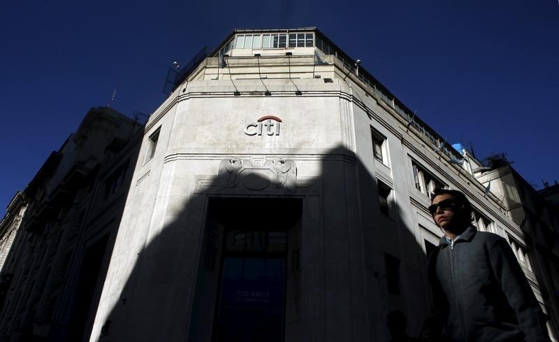 © Reuters. Woman walks past Citibank headquarters in Buenos Aires' financial district