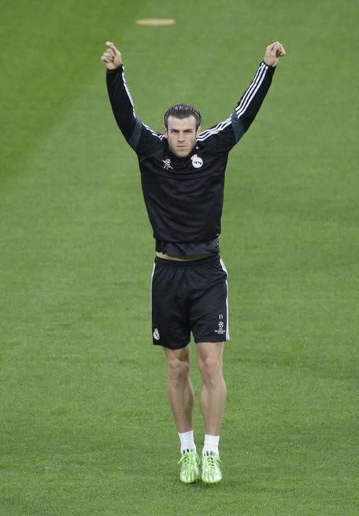 © Reuters. Bale puede silenciar las críticas en el partido contra el Valencia