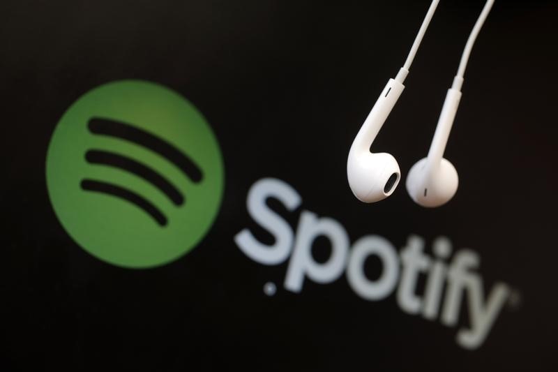 © Reuters. Headphones are seen in front of a logo of online music streaming service Spotify in this illustration picture