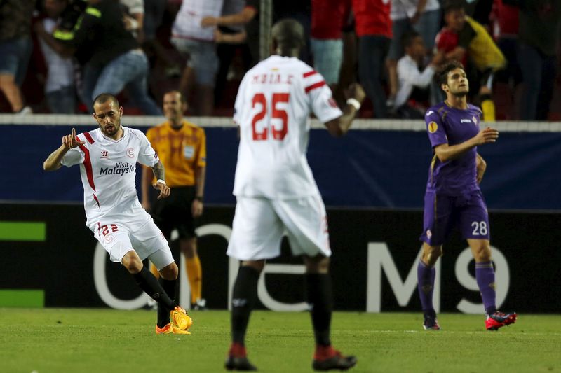 © Reuters. Sevilla's Aleix Vidal during their soccer match in Seville