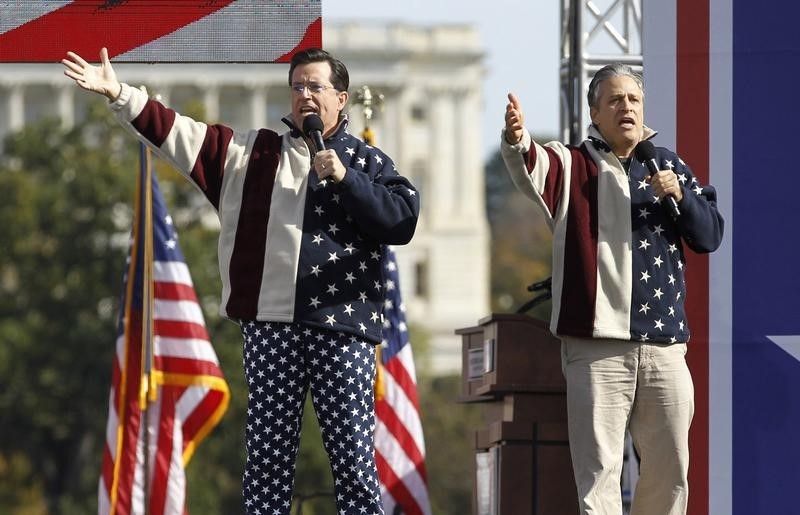 © Reuters. John Stewart and Stephen Colbert during the Rally to Restore Sanity and/or/Fear in Washington