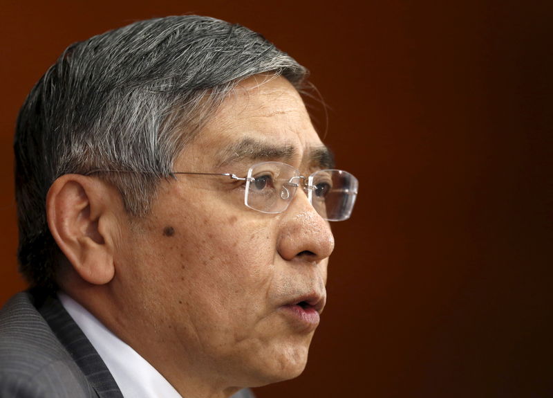 © Reuters. Bank of Japan Governor Kuroda speaks during a news conference at the BOJ headquarters in Tokyo