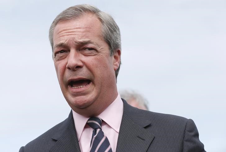 © Reuters. Líder do partido britânico contra a União Europeia Ukip, Nigel Farage, durante entrevista coletiva em Broadstairs