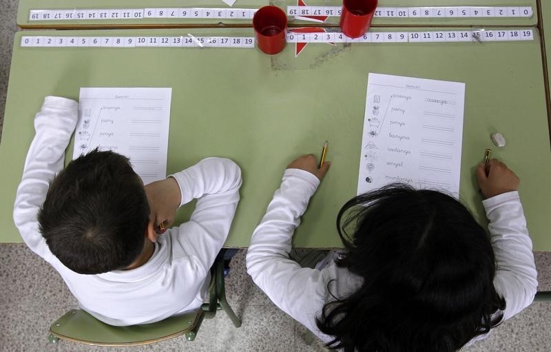 © Reuters. Los colegios catalanes deberán impartir un 25% de las clases en castellano