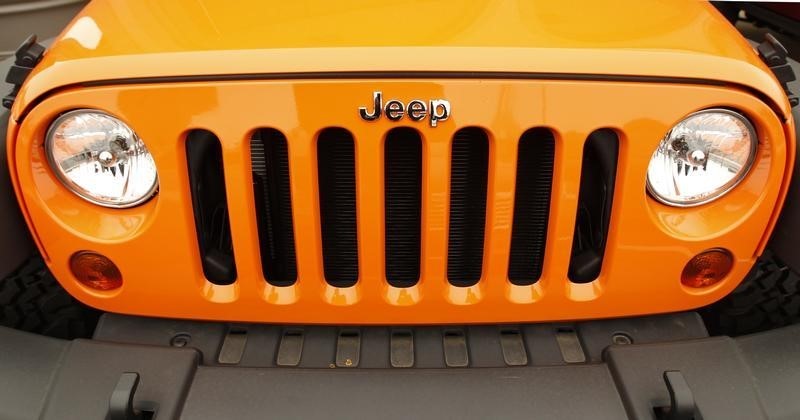 © Reuters. The grill of a Jeep is pictured at a Chrysler/Jeep dealership in Vienna, Virginia