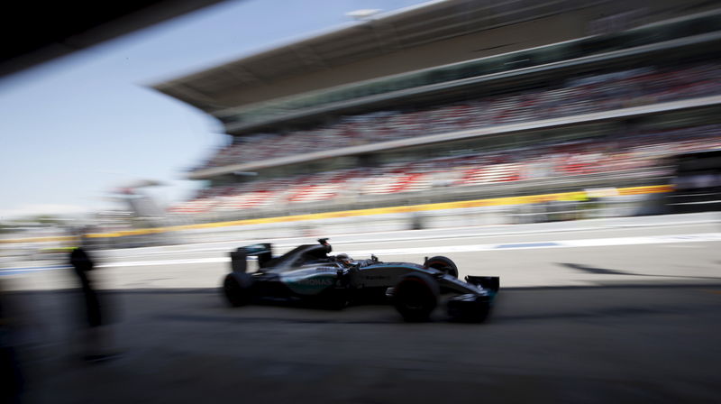 © Reuters. Hamilton, primero en los entrenamientos libres del GP de España