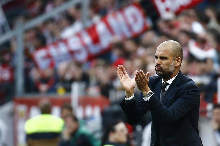 © Reuters. El Bayern está haciendo una "supertemporada" pese a la goleada ante el Barça, según Guardiola