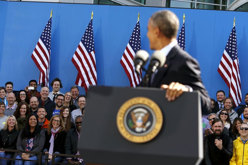 © Reuters. U.S. President Barack Obama takes the stage to deliver remarks on trade at Nike's corporate headquarters in Beaverton, Oregon